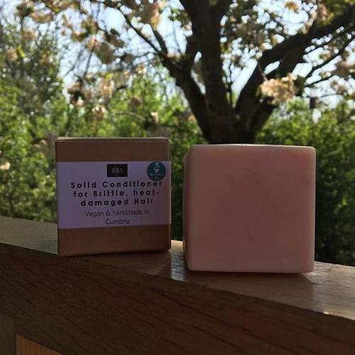 Bain & Savon-Conditioner Bar for Brittle and Heat Damaged Hair - The Cruelty Free Beauty Box