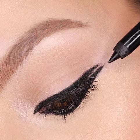 London Copyright-Infinite Pencil Eyeliner | Strong Black - The Cruelty Free Beauty Box